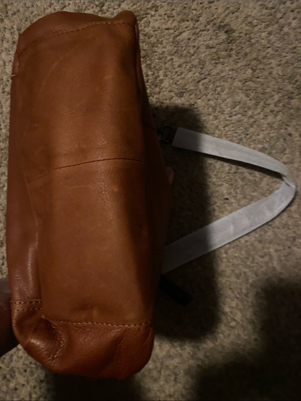 AMERICAN Leather Shoulder Bag in Cognac Brown - Picture 4 of 8